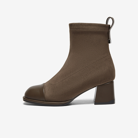 百思图2024冬季新款商场同款时尚通勤弹力靴粗跟女短靴W7110DD4