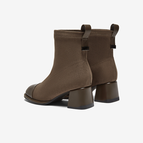 百思图2024冬季新款商场同款时尚通勤弹力靴粗跟女短靴W7110DD4