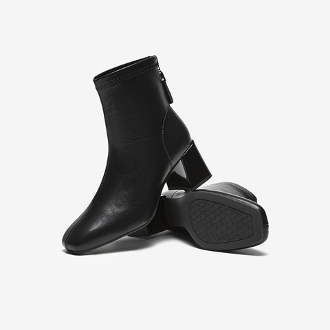 百思图2024冬季新款时髦简约通勤时装靴粗跟方头女短靴M5112DD4