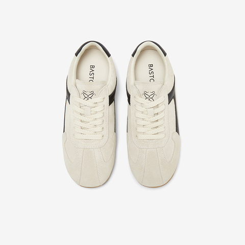 百思图2025春季新款时髦复古运动德训鞋平跟圆头女单鞋ULY03AM5