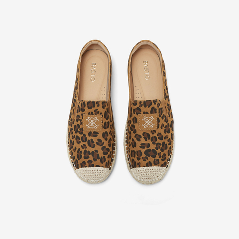 百思图2025春季新款简约休闲通勤渔夫鞋平跟女单鞋A0233AA5