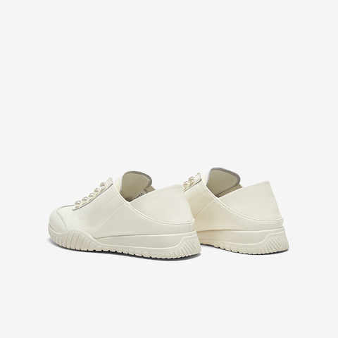 百思图2025春季新款商场同款简约休闲德训鞋平跟女休闲鞋E5261AM5