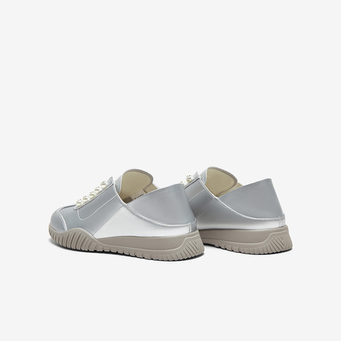 百思图2025春季新款商场同款简约休闲德训鞋平跟女休闲鞋E5261AM5