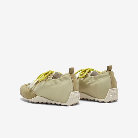 百思图2025春季新款复古户外运动德训鞋平跟圆头女休闲鞋URA01AM5