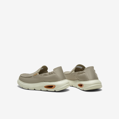 百思图2025夏季新款商场同款简约通勤布鞋厚底男休闲鞋EYD07BM5