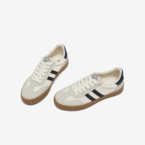 百思图2025春季新款简约户外运动德训鞋平跟圆头女休闲鞋V2508AM5