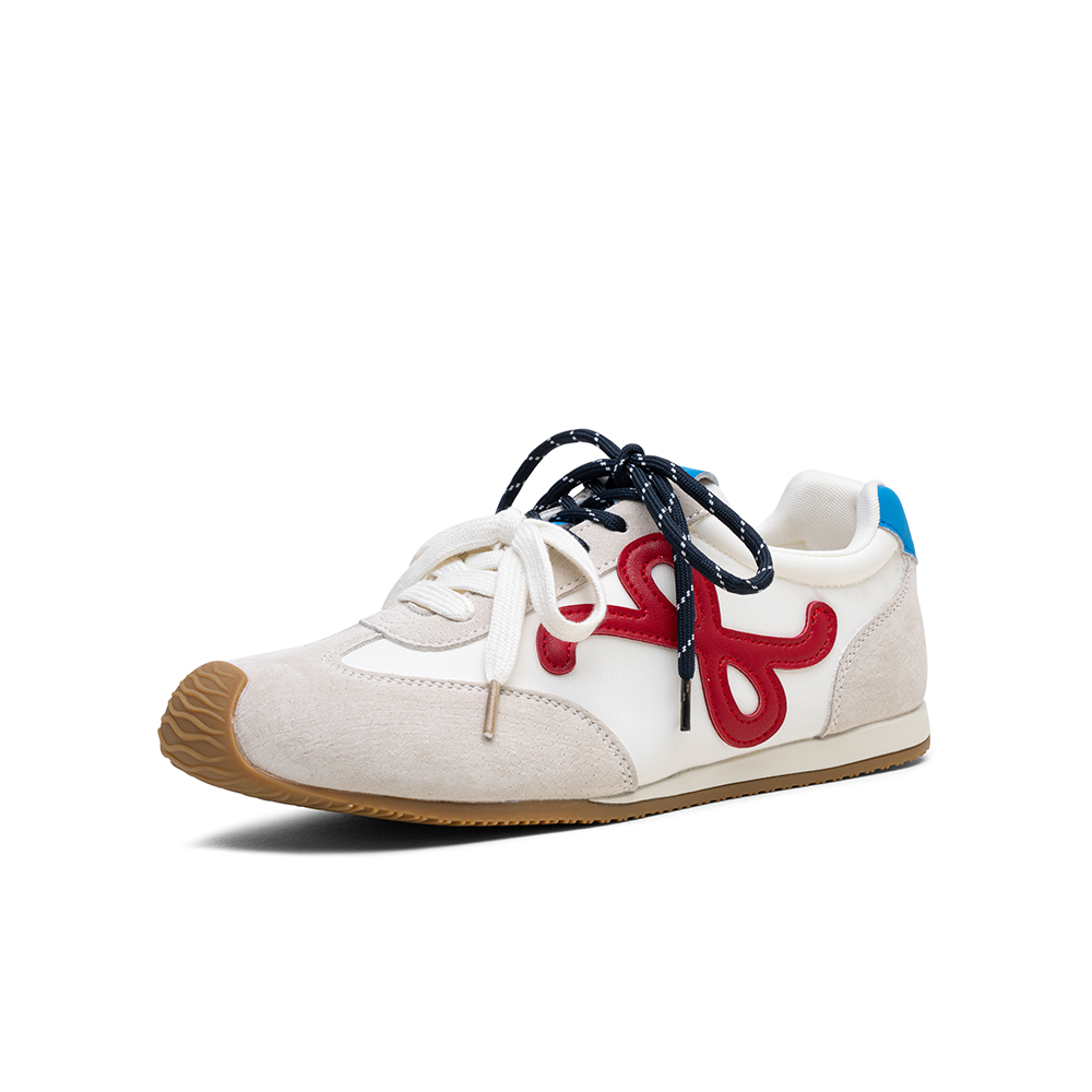 百思图2025秋季新款德训鞋时尚潮流街头复古女休闲鞋CN611CM5