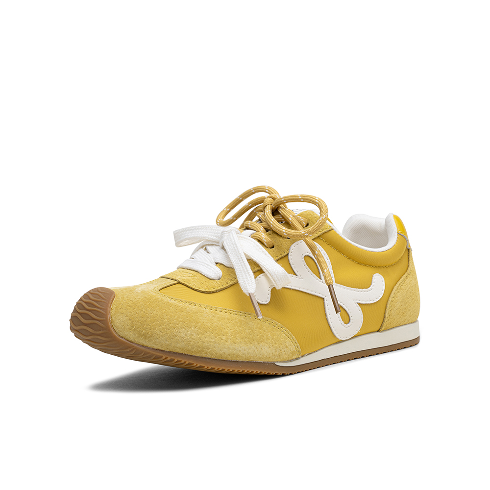 百思图2025秋季新款德训鞋时尚潮流街头复古女休闲鞋CN611CM5