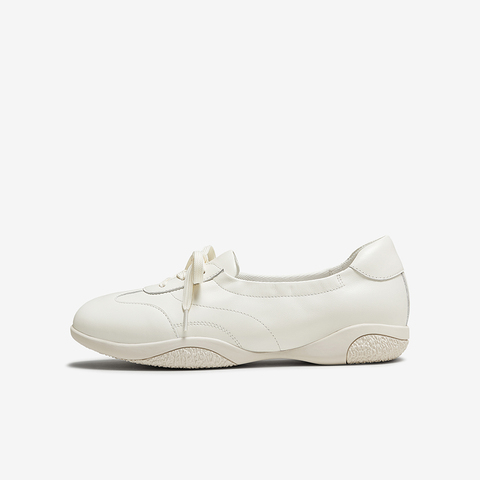 百思图2025秋季新款商场同款德训鞋简约时尚女休闲鞋UTE11CA5