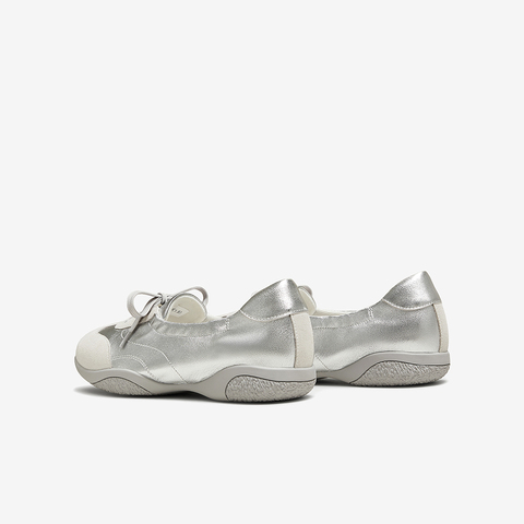 百思图2025秋季新款商场同款德训鞋简约时尚女休闲鞋UTE11CA5