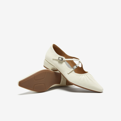 百思图2025秋季新款玛丽珍鞋时尚复古法式尖头女单鞋BN130CQ5