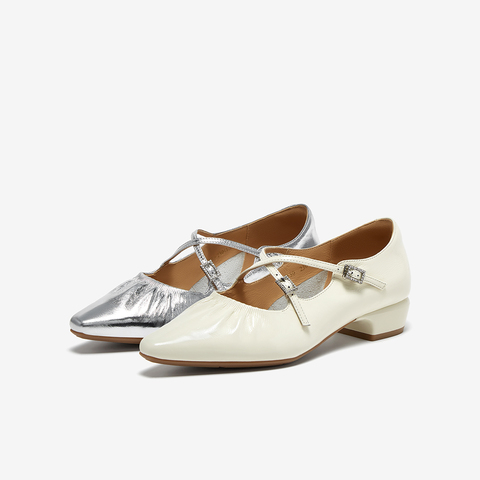 百思图2025秋季新款玛丽珍鞋时尚复古法式尖头女单鞋BN130CQ5