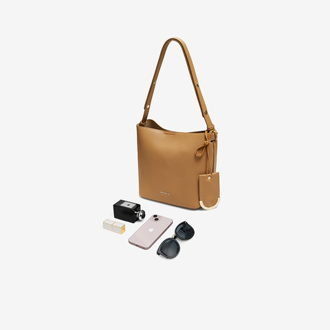 百思图2025秋季新款商场同款水桶包时尚通勤单肩包女TY030CX5