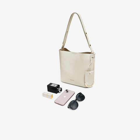 百思图2025秋季新款商场同款水桶包时尚通勤单肩包女TY030CX5