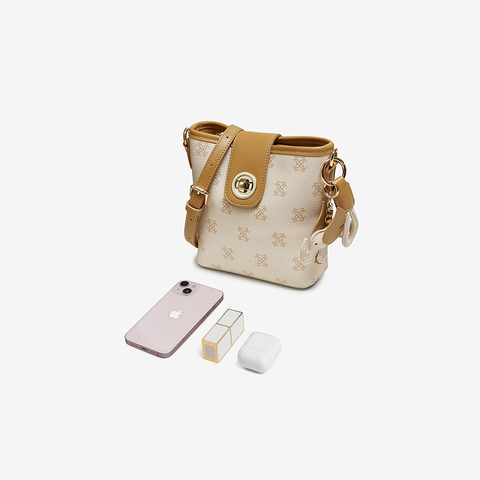 百思图2025秋季新款商场同款水桶包简约复古斜挎包女TY040CX5