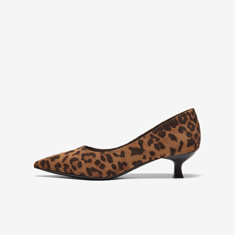 百思图2025春季新款简约时尚通勤细跟尖头浅口女单鞋E5123AQ5