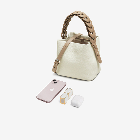 百思图2025秋季新款商场同款水桶包时尚简约通勤斜挎包女TY019CX5