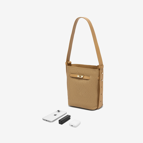 百思图2025秋季新款商场同款水桶包时尚潮流单肩包女W6A38CX5