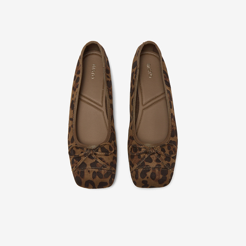 百思图2025秋季新款简约时尚蝴蝶结浅口方头女单鞋B2700CQ5