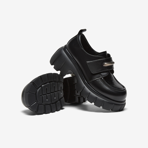 百思图2025秋季新款商场同款牛津鞋时尚学院风女单鞋CV178CM5