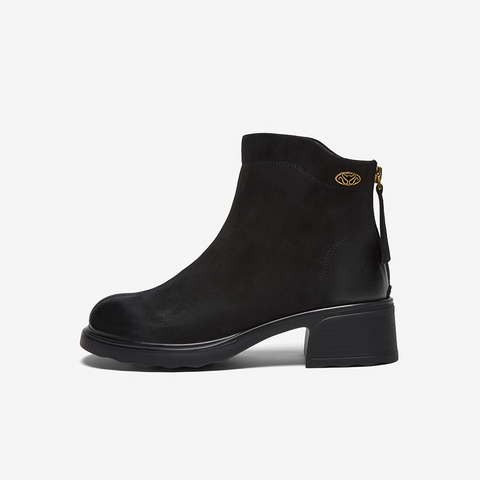 百思图2025冬季新款商场同款时装靴简约通勤粗跟女短靴W8028DD5