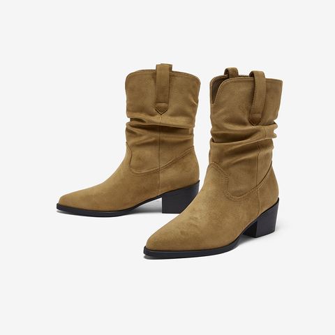 百思图2025冬季新款堆堆靴时装靴时尚潮流粗跟尖头女中靴F3061DZ5