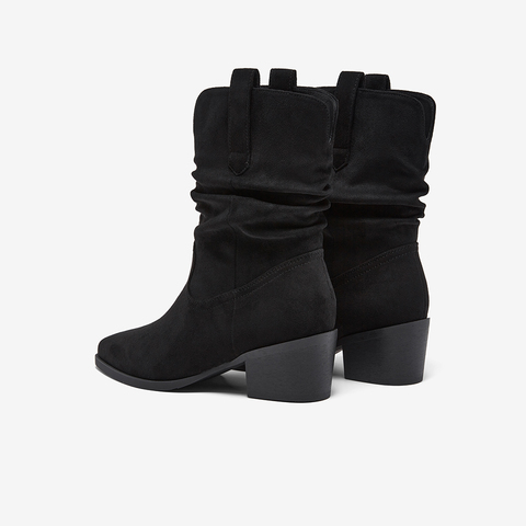 百思图2025冬季新款堆堆靴时装靴时尚潮流粗跟尖头女中靴F3061DZ5