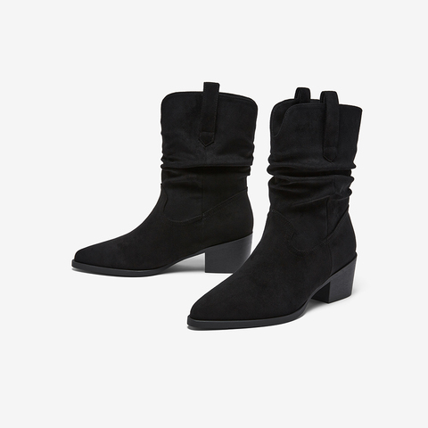 百思图2025冬季新款堆堆靴时装靴时尚潮流粗跟尖头女中靴F3061DZ5