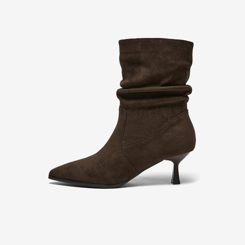 百思图2025冬季新款堆堆靴时尚复古细跟尖头女中靴K5056DZ5