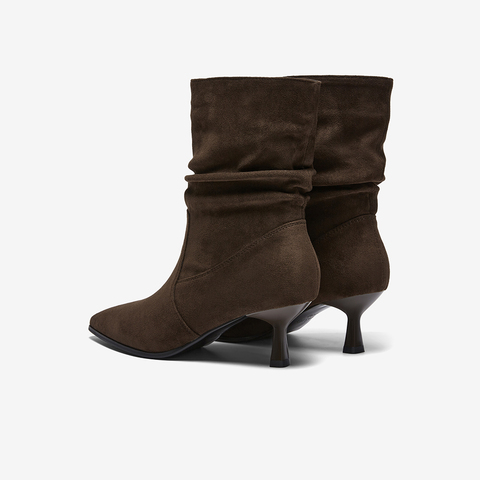 百思图2025冬季新款堆堆靴时尚复古细跟尖头女中靴K5056DZ5