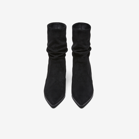 百思图2025冬季新款堆堆靴时尚复古细跟尖头女中靴K5056DZ5