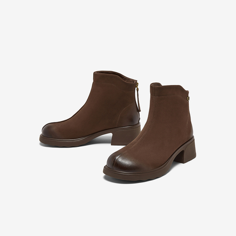 百思图2025冬季新款商场同款时装靴简约通勤粗跟女短靴W8028DD5