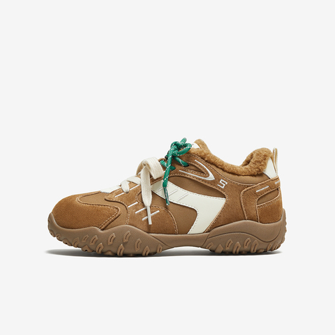 百思图2025冬季新款德训鞋时尚复古运动加绒女休闲洗D3591DM5