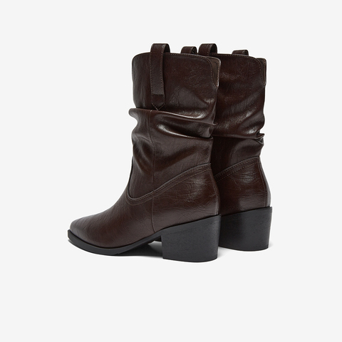 百思图2025冬季新款堆堆靴时装靴时尚潮流粗跟尖头女中靴F3061DZ5