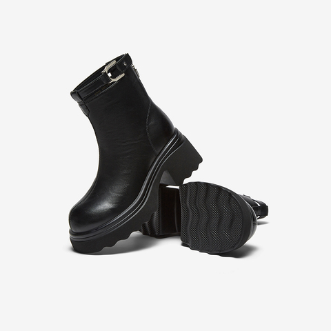 百思图2025冬季新款时装靴时尚潮流通勤粗跟女短靴F2012DD5