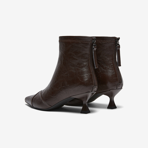 百思图2025冬季新款商场同款时装靴时尚通勤细跟尖头女靴W2073DD5