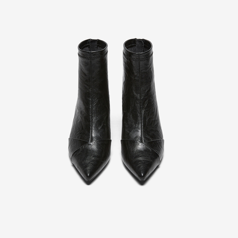 百思图2025冬季新款商场同款时装靴时尚通勤细跟尖头女靴W2073DD5