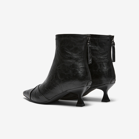 百思图2025冬季新款商场同款时装靴时尚通勤细跟尖头女靴W2073DD5