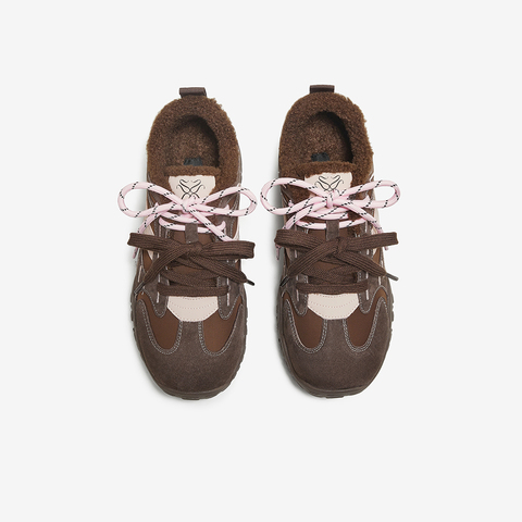 百思图2025冬季新款德训鞋时尚复古运动加绒女休闲洗D3591DM5