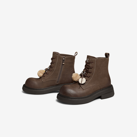 百思图2025冬季新款马丁靴时尚复古工装粗跟女中靴D3770DZ5