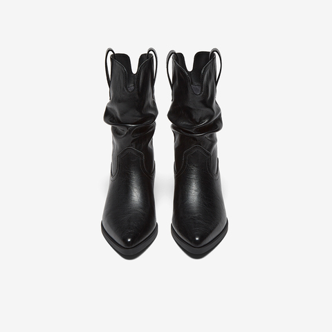 百思图2025冬季新款堆堆靴时装靴时尚潮流粗跟尖头女中靴F3061DZ5