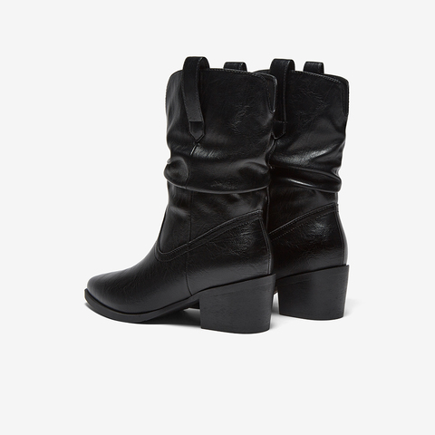 百思图2025冬季新款堆堆靴时装靴时尚潮流粗跟尖头女中靴F3061DZ5