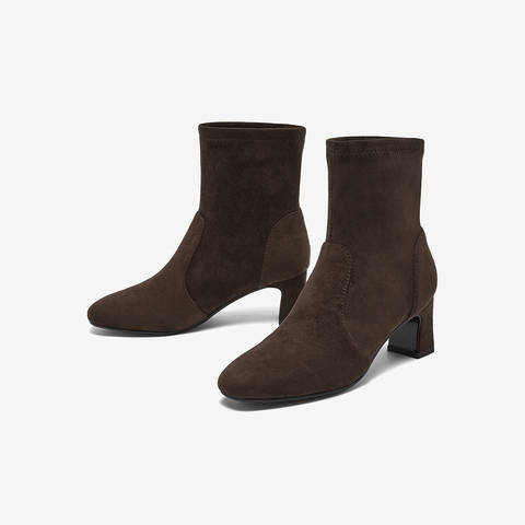 百思图2025冬季新款时装靴时尚简约通勤粗跟女短靴K5089DZ5