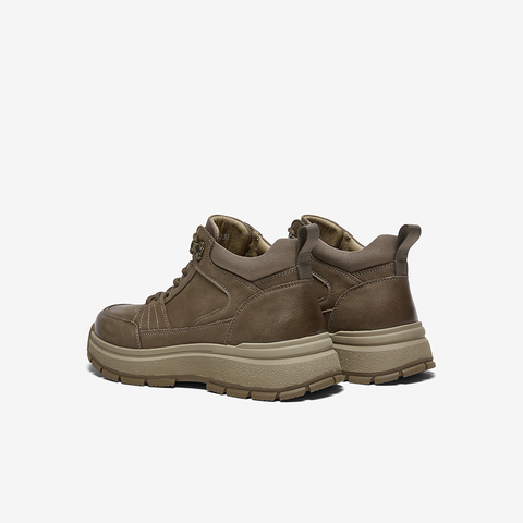 百思图2025冬季新款商场同款时尚户外运动男休闲鞋WDJ01DD5