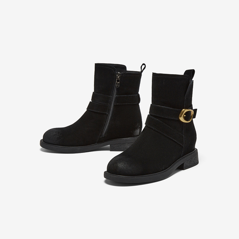 百思图2025冬季新款休闲靴时尚简约户外通勤女中靴W0182DZ5