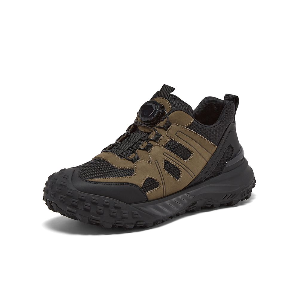 百思图2025秋季新款时尚街头潮流户外运动男休闲鞋YM001CM5