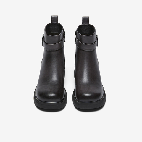 百思图2025冬季新款商场同款时装靴简约通勤粗高跟女短靴H6815DD5