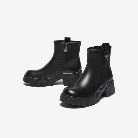 百思图2025冬季新款时装靴时尚简约通勤粗跟女短靴H6829DD5