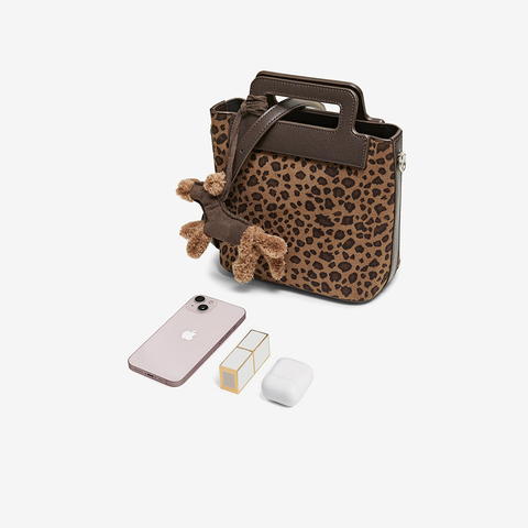 百思图2025冬季新款商场同款手提包时髦复古单肩斜挎包女TY092DX5