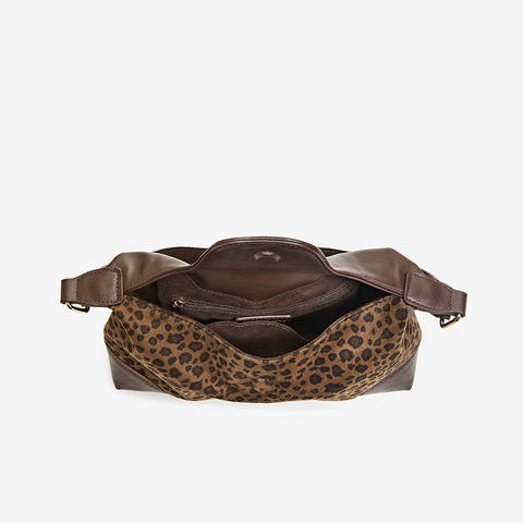 百思图2025冬季新款腋下包时尚复古潮流通勤单肩包女JA205DX5